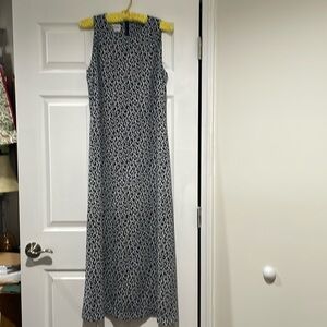 Beautiful Evan-Picone sleeveless dress. Very dark navy and white.